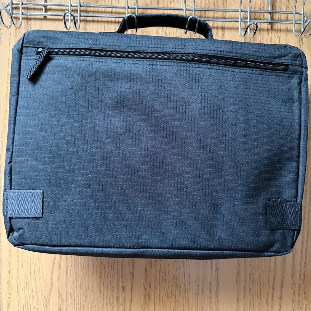 Professional Black Laptop Bag - Picture 2 of 4